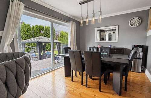 Mercier House | 3-bedroom house in marvelous Mercier with cool AC