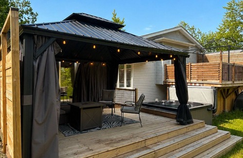 Upper Sackville House | 3 Bedroom Retreat w/Hot Tub