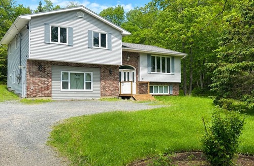 Upper Sackville House | 3 Bedroom Retreat w/Hot Tub