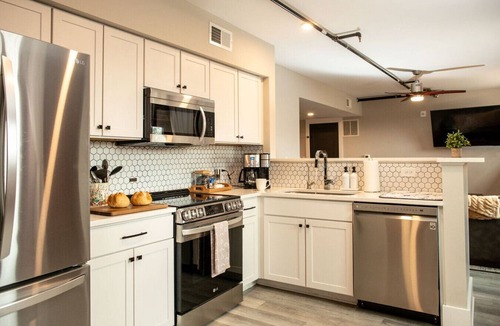 Jonesville Apartment | 3 Bedroom Suite Downtown Elkin Yadkin Valley, Ground Floor, Dog-Friendly