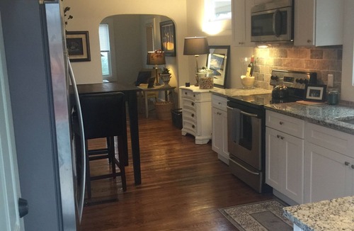 Greenville House | 3 BR fully renovated 3 miles to Main St….contact JW for discount extended stays.
