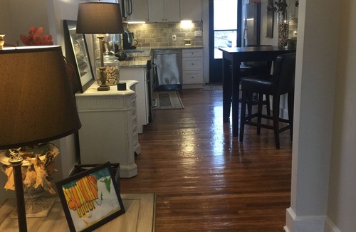 Greenville House | 3 BR fully renovated 3 miles to Main St….contact JW for discount extended stays.