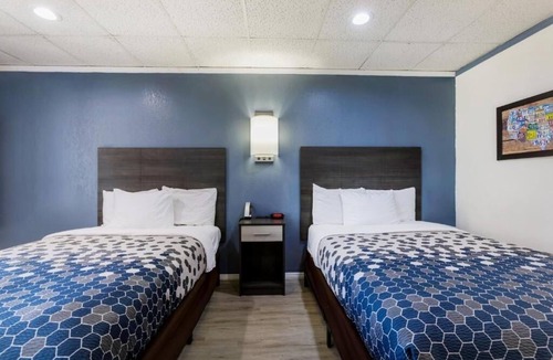 Wytheville Hotel | 3 Budget Roadside Rooms w/Parking, Near Highway Junction | Ideal for Travelers