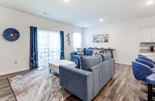Wilson House | 3 Mi to Wilson! Sleek Townhome w/Screened Porch
