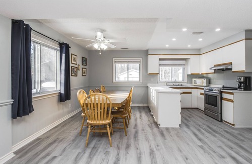 Lafontaine House | 3-Min Walk to Sandy Beach | 3BR Georgian Bay Cottage | Fire Pit + BBQ!
