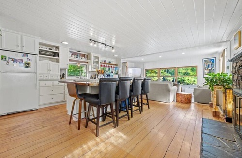 Gray House | 3-story lake front views! Dock, Hotspring spa, outdoor dining, watch our video!