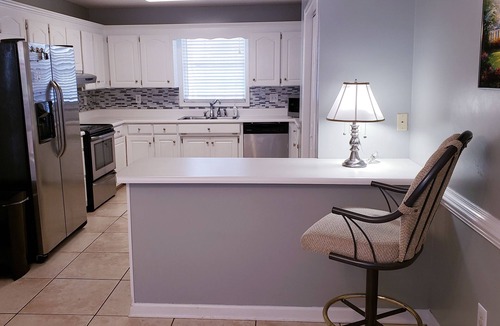 Lyman House | 30+Day Stay Pet friendly Parking 3 cars BMW & GSP Airport