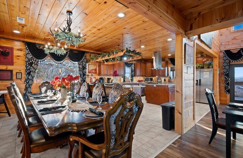 Wears Valley House | 360° Mountaintop Views | Hogwarts Room, 19-Seat Theater & 2 Pubs