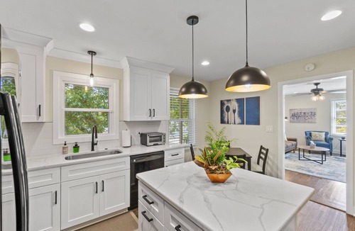 Sans Souci House | 3BR Near Swamp Rabbit Trail Fenced Yard Pet-Friendly 7 Min to Downtown