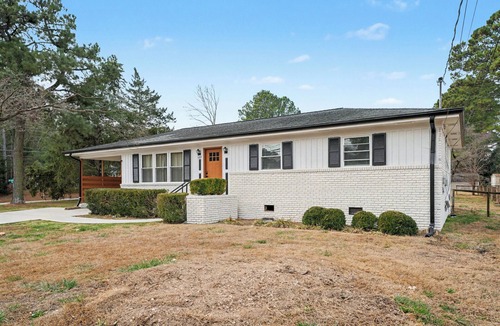 Raleigh House | 3BR Ranch Near North Hills – Family Friendly & Long Stays