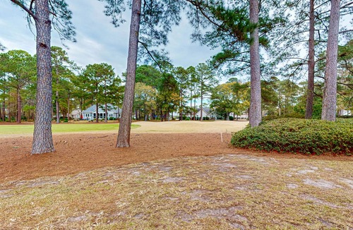 Calabash Apartment | 3rd-floor studio condo with streaming, AC & kitchenette - beaches & golf nearby
