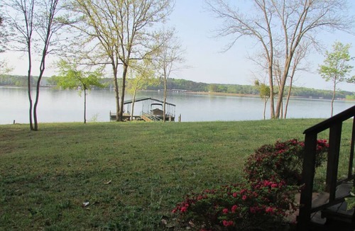 Hartwell House | 4-928L Hartwell Marina Vista - Pets welcome - WIFI - Level LAKEFRONT Lot