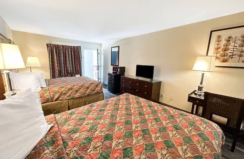 Ridgeway Hotel | 4 Affordable Rooms near I-77 in Ridgeway | Free Parking & Seasonal Outdoor Pool