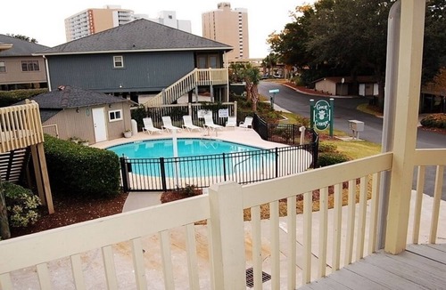 Myrtle Beach Cottage | 4 Bedroom Cottage with a short walk to the Beach