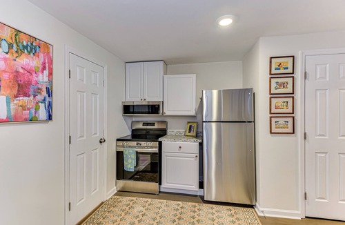 Summerville House | 4-bedroom house 5 min from Masters - back apartment - two kitchens - BBQ - games