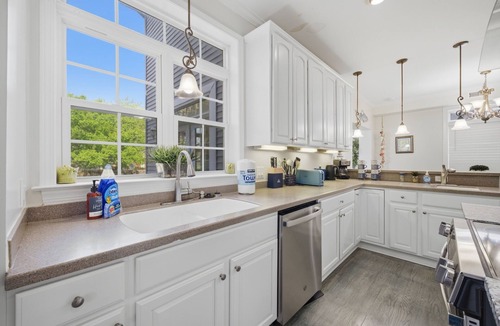 East Ocean View House | 4 BR Beach Retreat - 2 Suites - Dogs Welcome