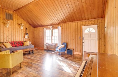 Sans Souci House | 4 Mi to Dtwn: Home w/Fire Pit in Greenville
