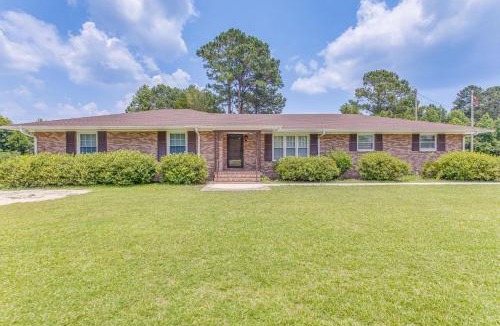 Loris House | 4 Mi to Loris Nature Park: Family Home w/Yard