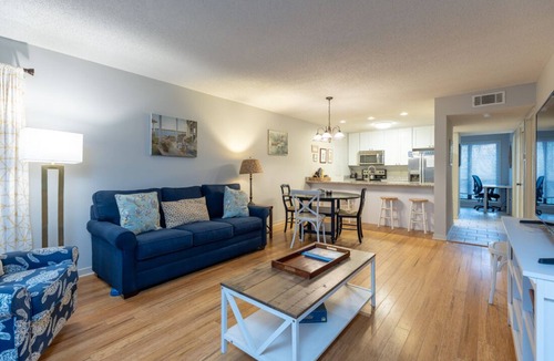 Palmetto Dunes Villa | 41 Moorings: 2 BR Pet Friendly Villa, Free Bikes, Free Beach Chairs, Beach
