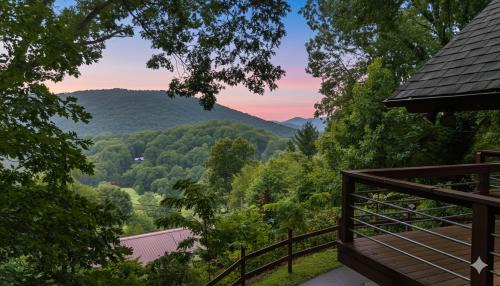 Maggie Valley House | 4BR in Maggie Valley Golf Club, Game Room, Hot Tub