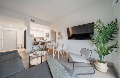 Charlotte Center City Apartment | 4BR Modern Apt Central Location near Spectrum Std