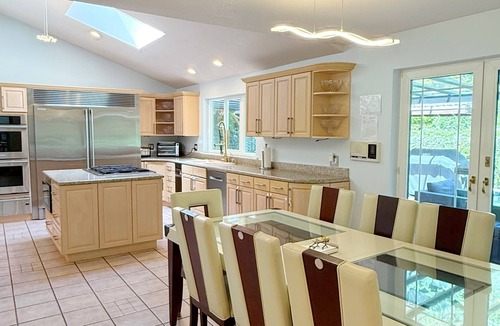 Caulfeild House | 5 bedroom, 4 Bathroom home in West Vancouver perfect for MAJOR INTERNATIONAL SPORTING EVENT & large groups.