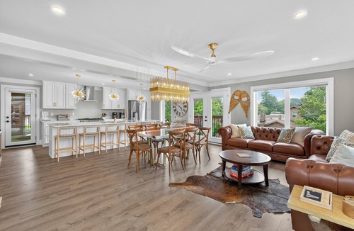 Blowing Rock House | 5 BR Luxury Home on Main Street in Downtown Blowing Rock + Hot Tub!