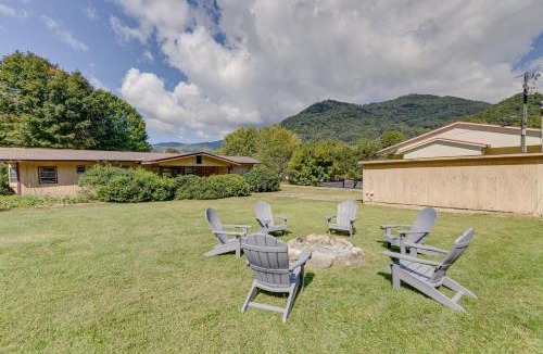 Maggie Valley House | 5 Mi to Cataloochee Ski Area! Family Home w/Views