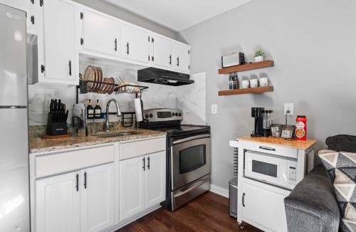 East Durham House | 5 Min to Downtown - 7 to Duke - Washer and Dryer