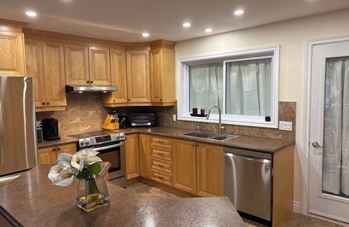 Granby House | 5 minutes from Granby Zoo with spa