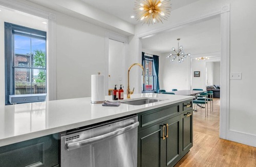 Knoxville Villa | 519 Townhome · ✧ Downtown Knoxville Townhome ✧ 45min to Smokies
