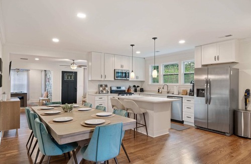 Joffre House | 5BR | Hot tub & Pool table | Mins to Beale