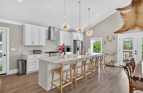 Blowing Rock House | 6 BR Luxury Home on Main Street in Downtown Blowing Rock + Hot Tub!
