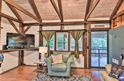 Newland House | 6 Mi to Grandfather Mtn: Lake Cottage w/Deck