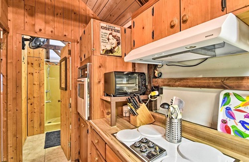 Newland Cottage | 6 Mi to Grandfather Mtn: Lake Cottage w/Deck
