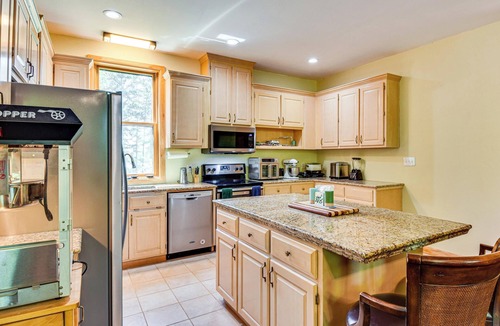 Seneca House | 6 Mi to South Cove Boat Ramp! Lake Keowee Escape