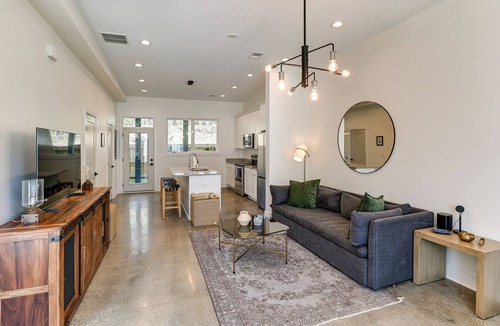 Dickerson Road House | 7 Mi to Dtwn Nashville: Modern Madison Townhome