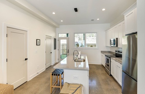 Dickerson Road House | 7 Mi to Dtwn Nashville: Modern Madison Townhome