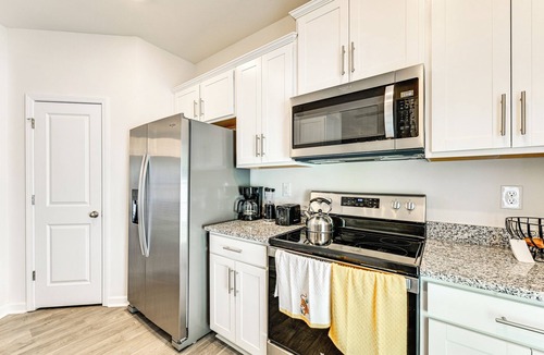 Paw Creek House | 7 Mi to Uptown - Pet-Friendly 2-Story Townhome!