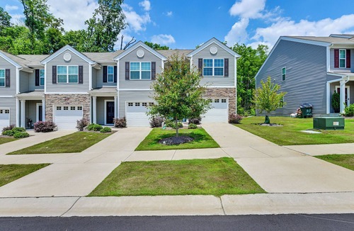 Paw Creek House | 7 Mi to Uptown - Pet-Friendly 2-Story Townhome!