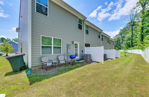 Paw Creek House | 7 Mi to Uptown - Pet-Friendly 2-Story Townhome!
