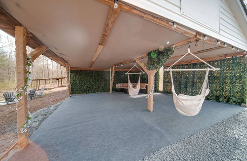 Stanly County House | 7 Oak country retreat w/hot tub & outdoor projector theater