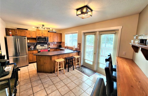 Fernie House | 7BD | Family & Friends | 360 Views ! | A/C |Sauna