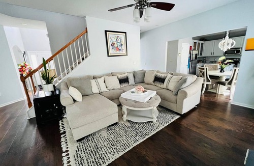 Charlotte House | 8-Beds Home Near Uptown, Stadiums, Concert Pavilion & UNCC