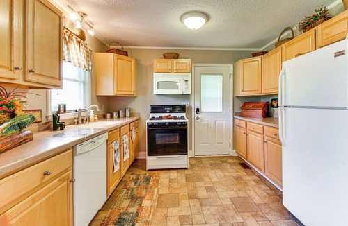 Seneca Cottage | 8 Mi to Clemson: Peaceful Family Home w/Yard