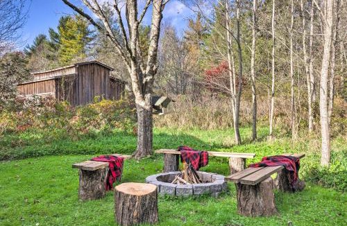 Newland House | 8 Mi to Sugar Mtn! Cozy Cottage w/Fire Pit
