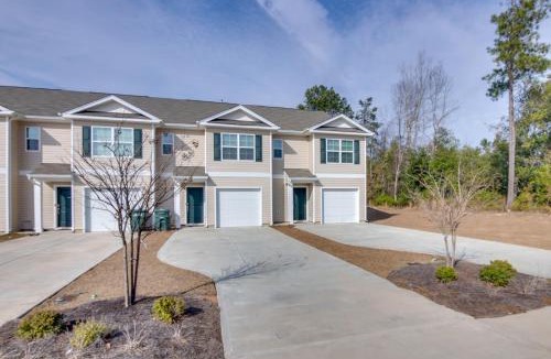 Sumter House | 9 Mi to Shawn AFB! Family Townhome Near Dining