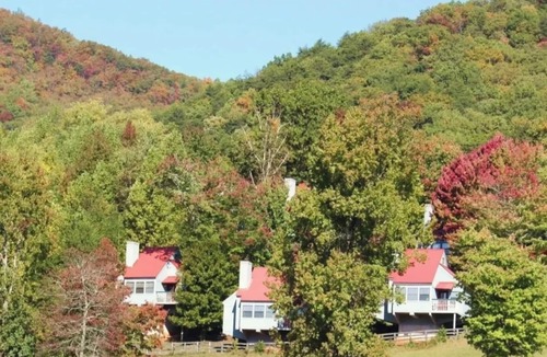 Cleveland Ski Chalet | A beautiful resort only a few miles from Historic Alpine Helen.