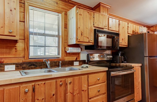 Maggie Valley Cabin | A cozy cabin right in the heart of Maggie Valley!
