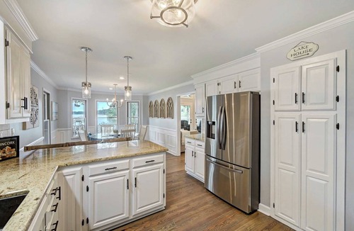 Lake Norman of Catawba Cottage | A Frame of Mind by Avantstay Lakefront Retreat Hot Tub + Game Room + Dock